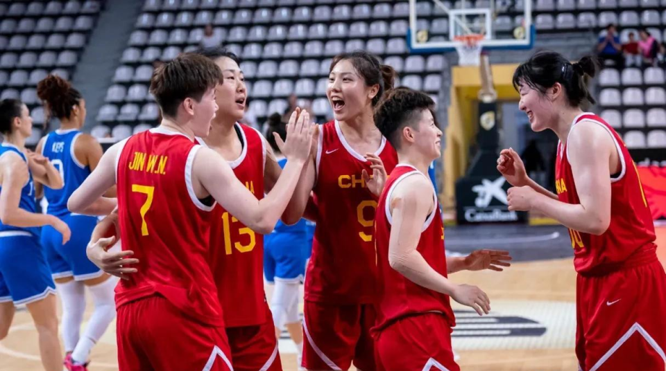 岁的李梦和 岁的李梦和